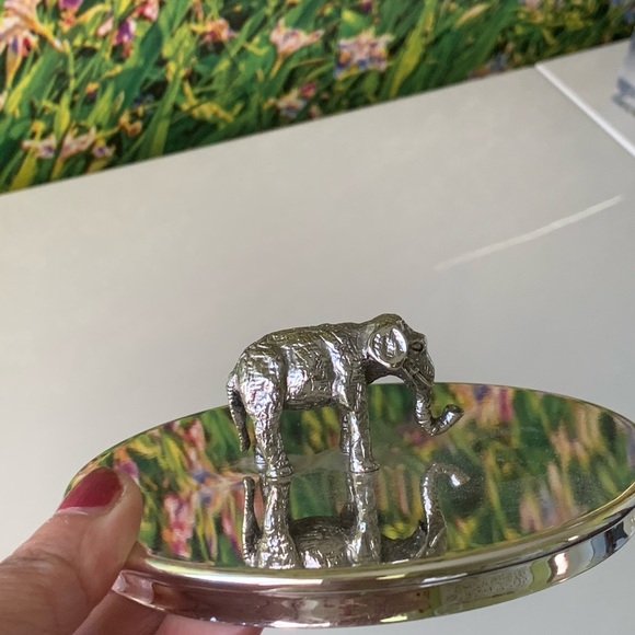 Pottery barn elephant candle pot - Picture 9 of 13